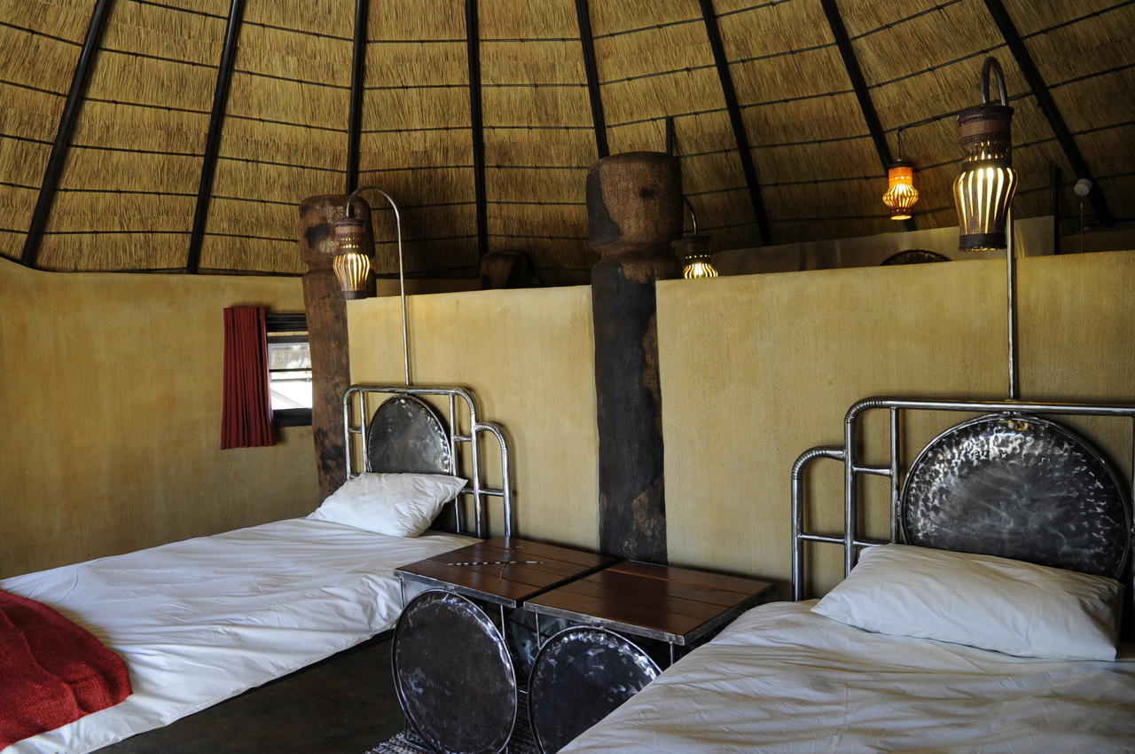 Ongula Village Homestead Lodge Omupumba Ngoại thất bức ảnh